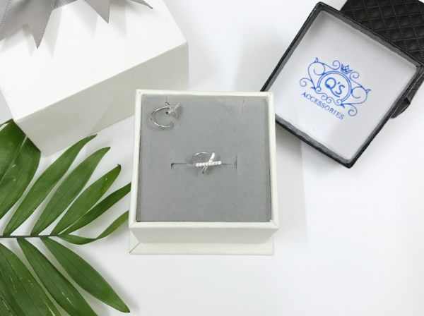 HELIX Khuyên tai bạc cuộn chữ X đính đá S925